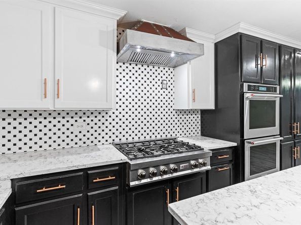 715 S Barnett Avenue , Dallas Texas 75211