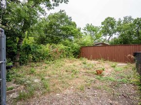 715 S Barnett Avenue , Dallas Texas 75211