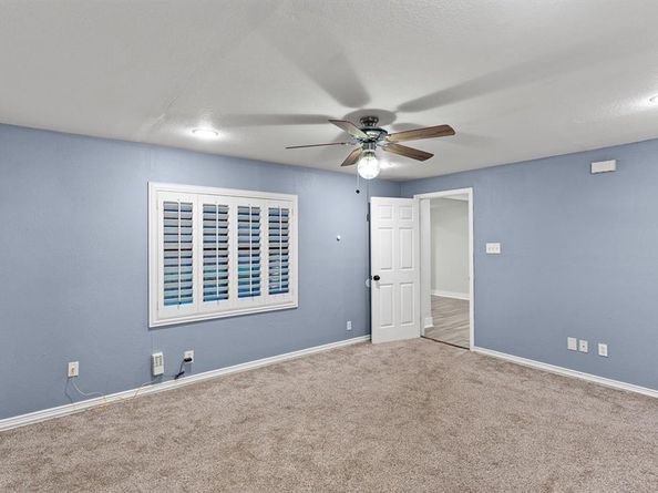 715 S Barnett Avenue , Dallas Texas 75211