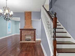 715 S Barnett Avenue , Dallas Texas 75211