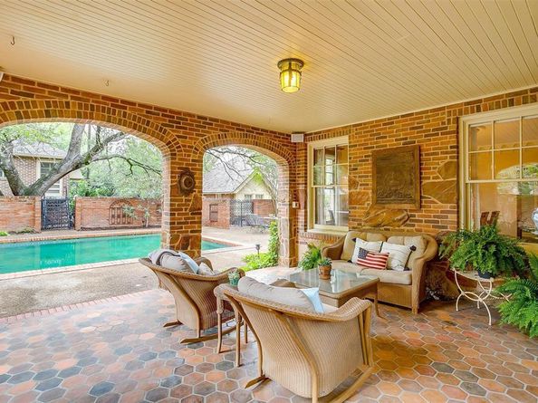 2424  Medford Court W, Fort Worth Texas 76109