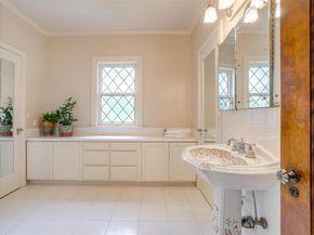 2424  Medford Court W, Fort Worth Texas 76109