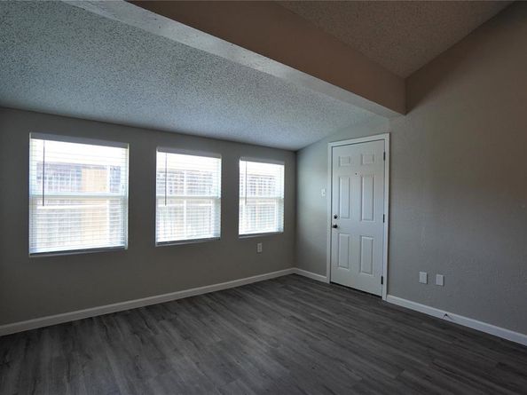 9696  Walnut Street  207, Dallas Texas 75243