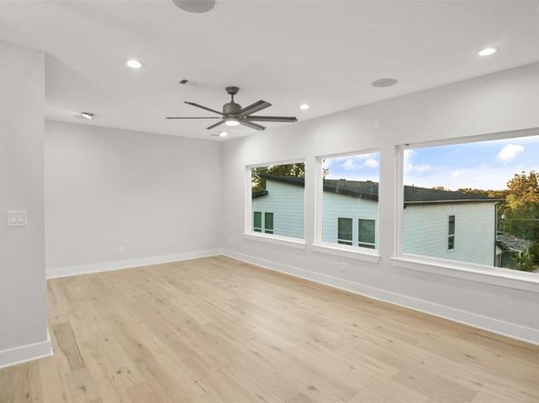 1335  Glidden Street , Dallas Texas 75203