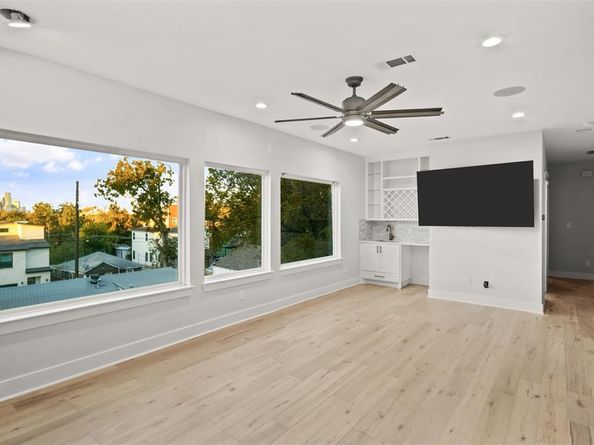 1335  Glidden Street , Dallas Texas 75203