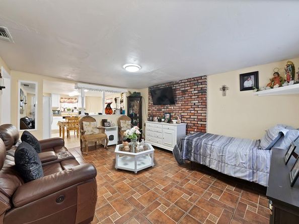 3209  Prairie Avenue , Fort Worth Texas 76106