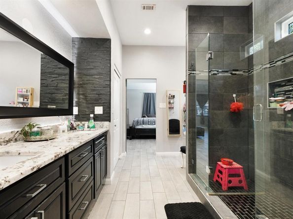 249 N Acres Drive , Dallas Texas 75217