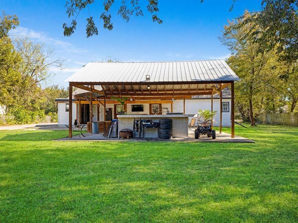 249 N Acres Drive , Dallas Texas 75217