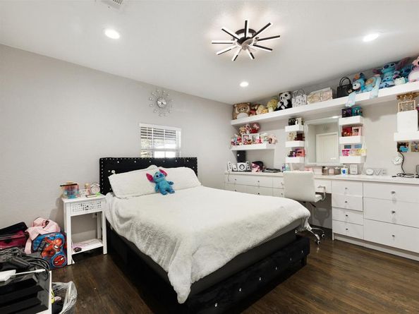 249 N Acres Drive , Dallas Texas 75217