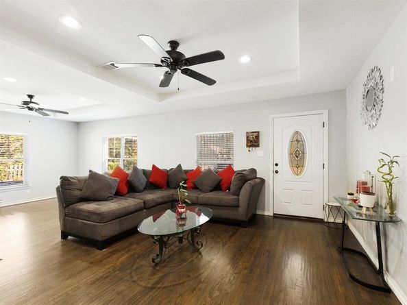 249 N Acres Drive , Dallas Texas 75217