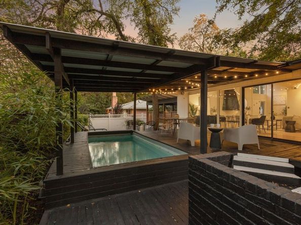 2849  Claudette Avenue , Dallas Texas 75211