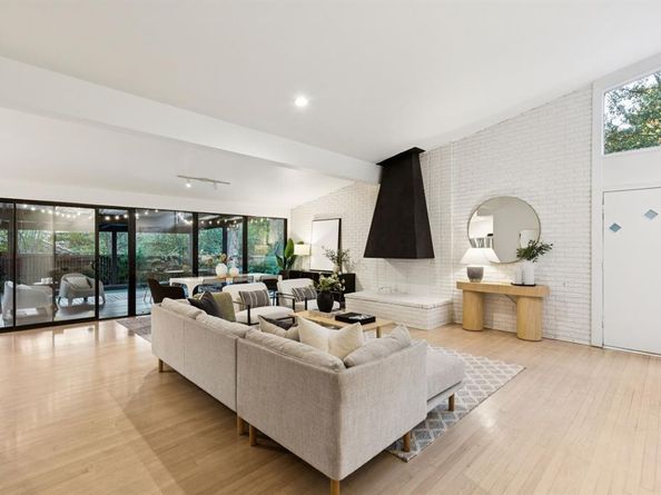 2849  Claudette Avenue , Dallas Texas 75211