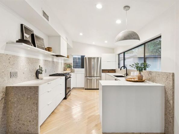 2849  Claudette Avenue , Dallas Texas 75211