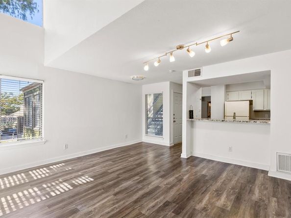 9807  Walnut Street  202, Dallas Texas 75243