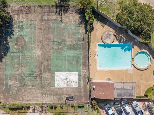 9807  Walnut Street  202, Dallas Texas 75243