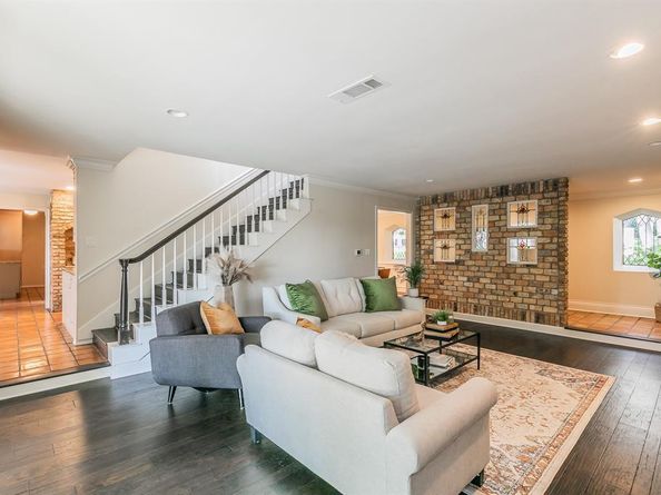 1306  Riverview Drive , Arlington Texas 76012