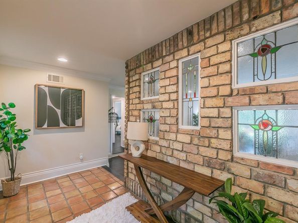 1306  Riverview Drive , Arlington Texas 76012