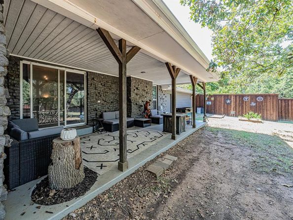3745  Lucy Trimble Road , Burleson Texas 76028
