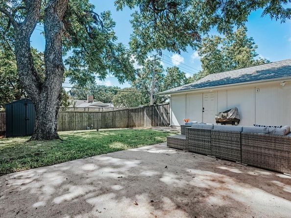 10642  Mapleridge Drive , Dallas Texas 75238