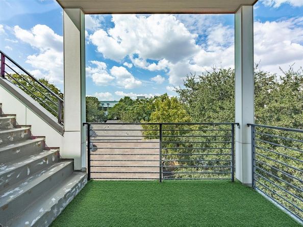 1010  Mobile Street , Dallas Texas 75208