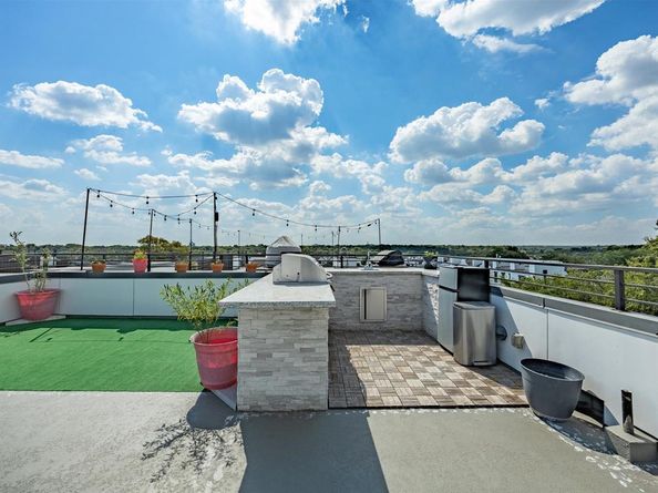 1010  Mobile Street , Dallas Texas 75208