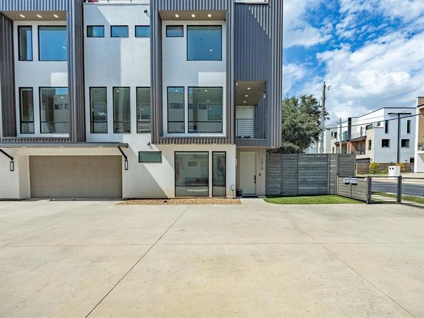 1010  Mobile Street , Dallas Texas 75208