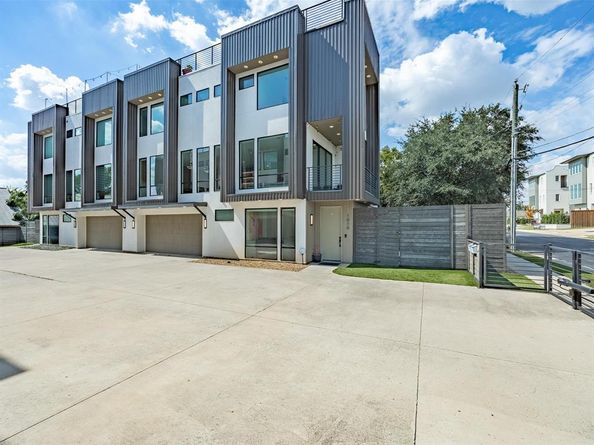 1010  Mobile Street , Dallas Texas 75208