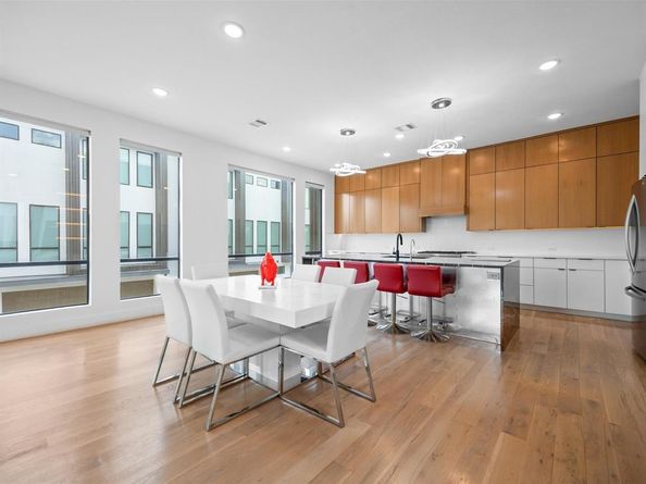 1010  Mobile Street , Dallas Texas 75208