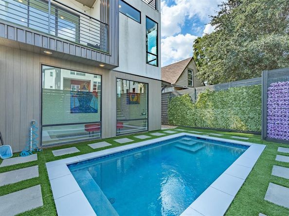 1010  Mobile Street , Dallas Texas 75208