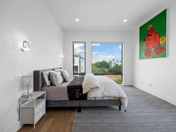 1010  Mobile Street , Dallas Texas 75208