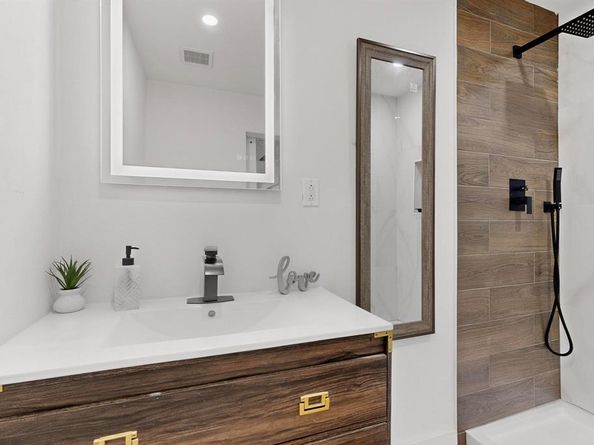 3023  Lasca Street , Dallas Texas 75227