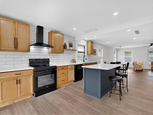 3023  Lasca Street , Dallas Texas 75227