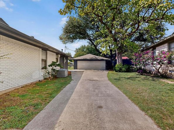 3023  Lasca Street , Dallas Texas 75227