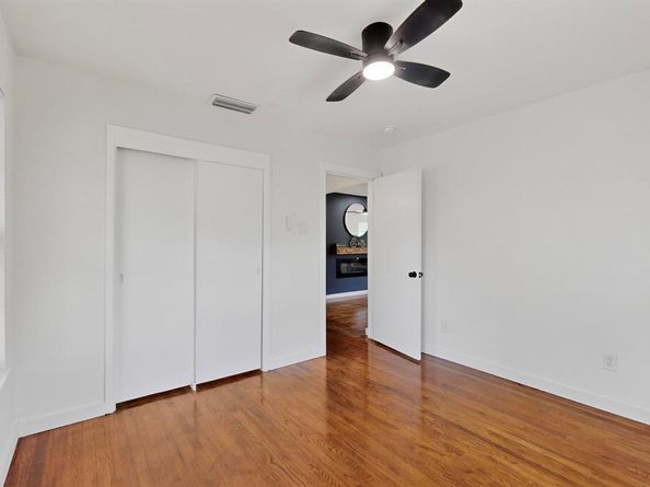 3023  Lasca Street , Dallas Texas 75227