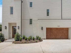 1029  Mobile Street , Dallas Texas 75208