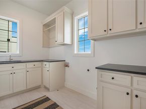 1029  Mobile Street , Dallas Texas 75208