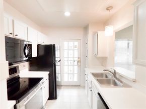 3904  Rawlins Street  109, Dallas Texas 75219