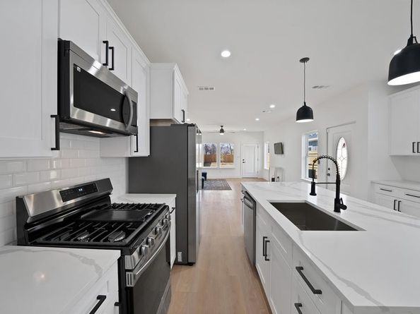 1405  Barry Avenue , Dallas Texas 75223