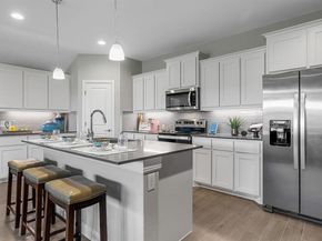 1422  CANTERBURY Trail , DeSoto Texas 75115
