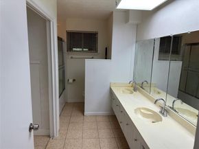 1029 S Gloucester Street , Irving Texas 75062