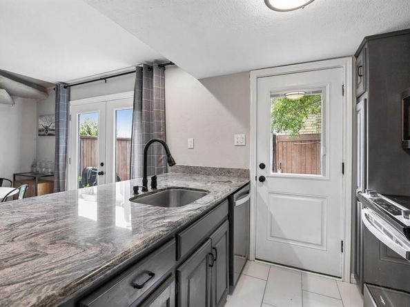 2702  Douglas Avenue  127, Dallas Texas 75219