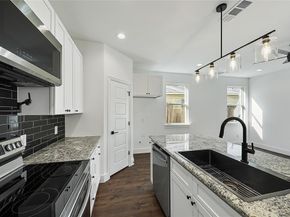 1104 E Annie Street , Fort Worth Texas 76104