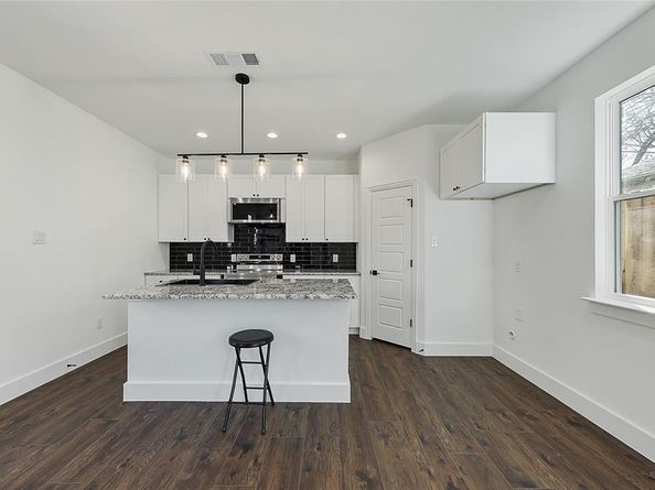 1104 E Annie Street , Fort Worth Texas 76104