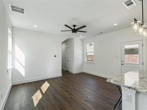 1104 E Annie Street , Fort Worth Texas 76104