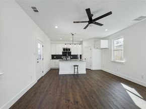 1104 E Annie Street , Fort Worth Texas 76104