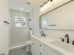 1104 E Annie Street , Fort Worth Texas 76104