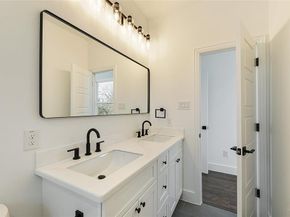 1104 E Annie Street , Fort Worth Texas 76104