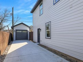 1104 E Annie Street , Fort Worth Texas 76104