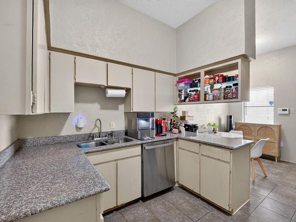 10437  High Hollows Drive  220, Dallas Texas 75230