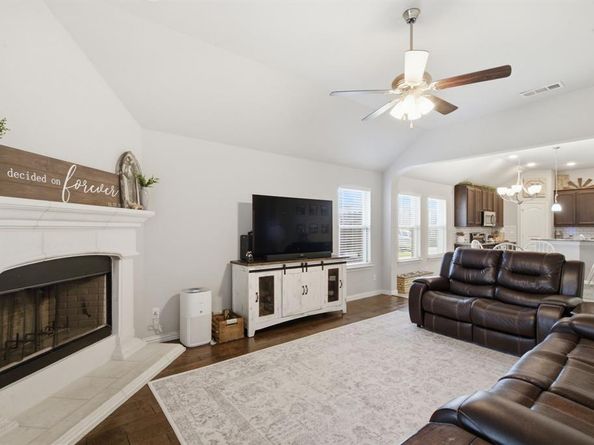 531  Hidden Springs Trail , Azle Texas 76020